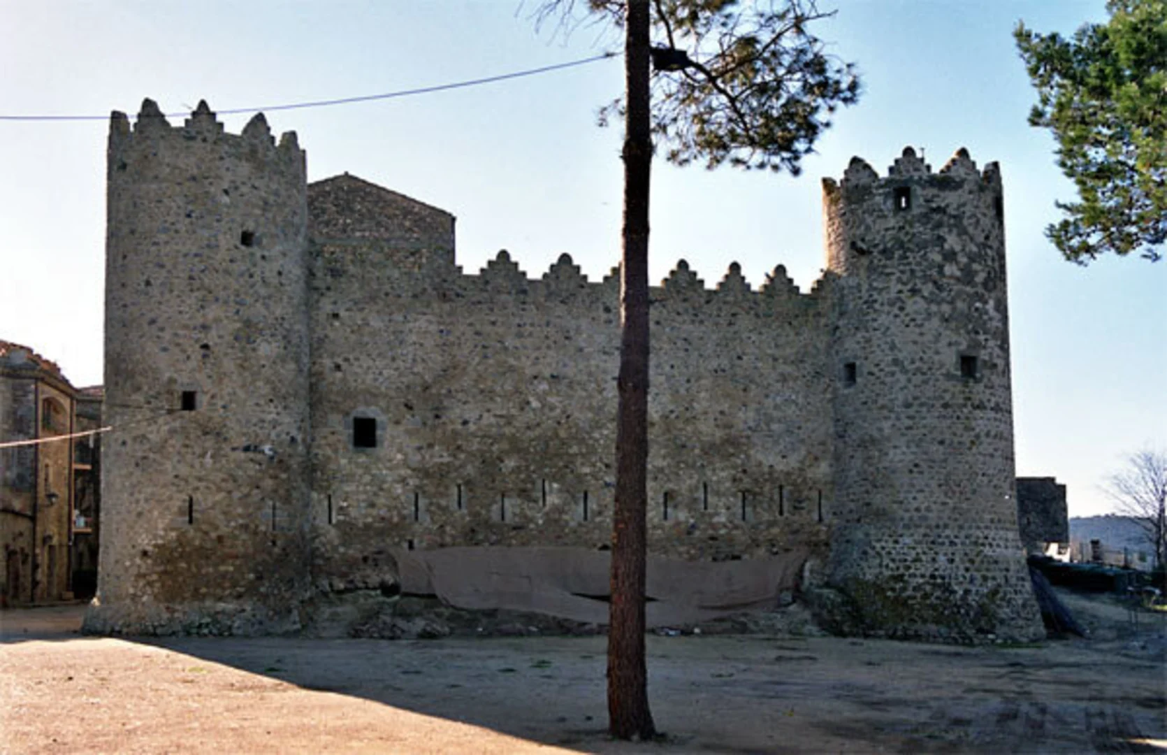 An image depicting the trail Path of Santa María de Bell-lloc SL C 28 and its surrounding area.