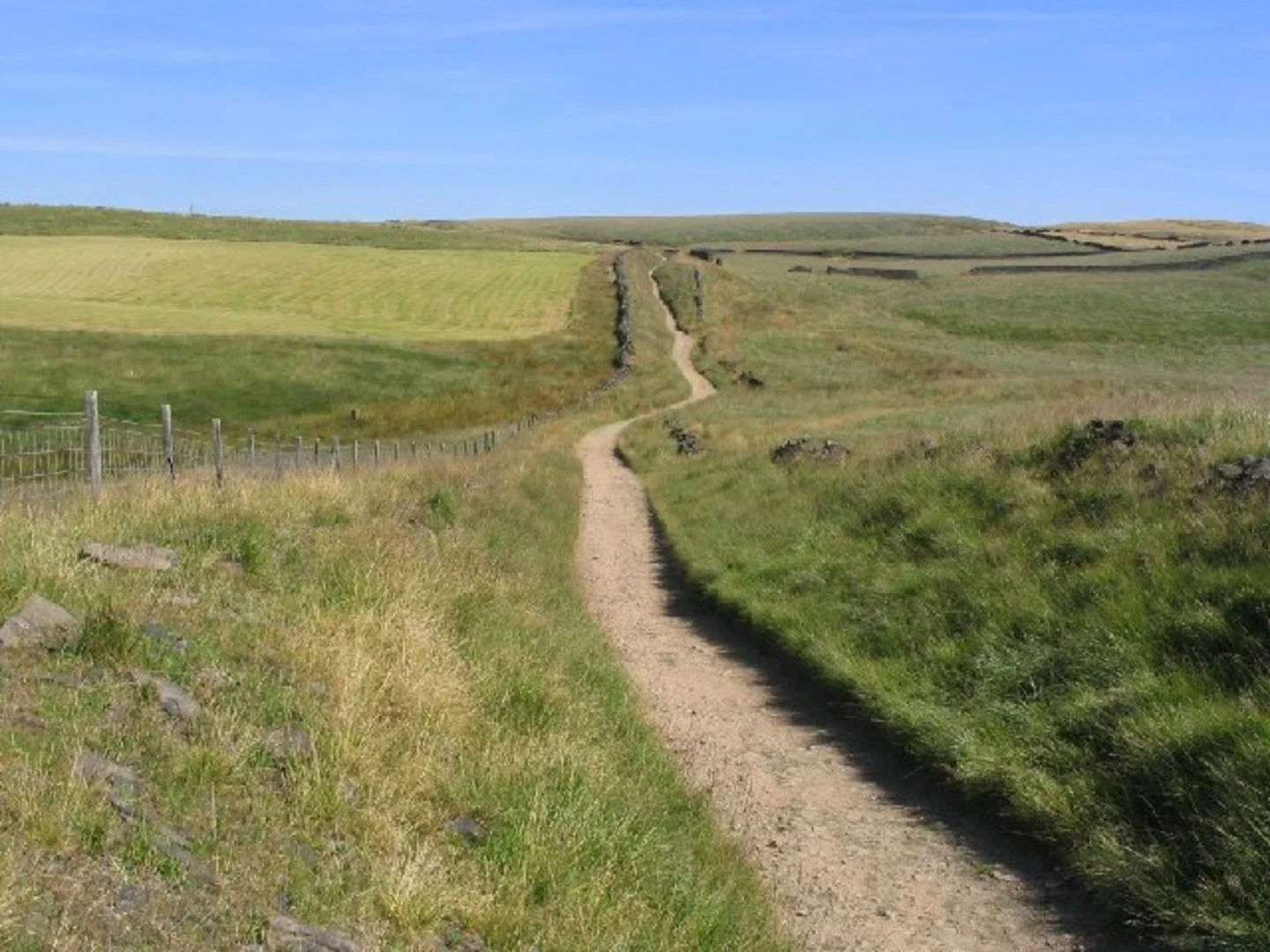 An image depicting the trail Cheesden, Cowpe Lowe and Naden Middle Reservoir Loop and its surrounding area.