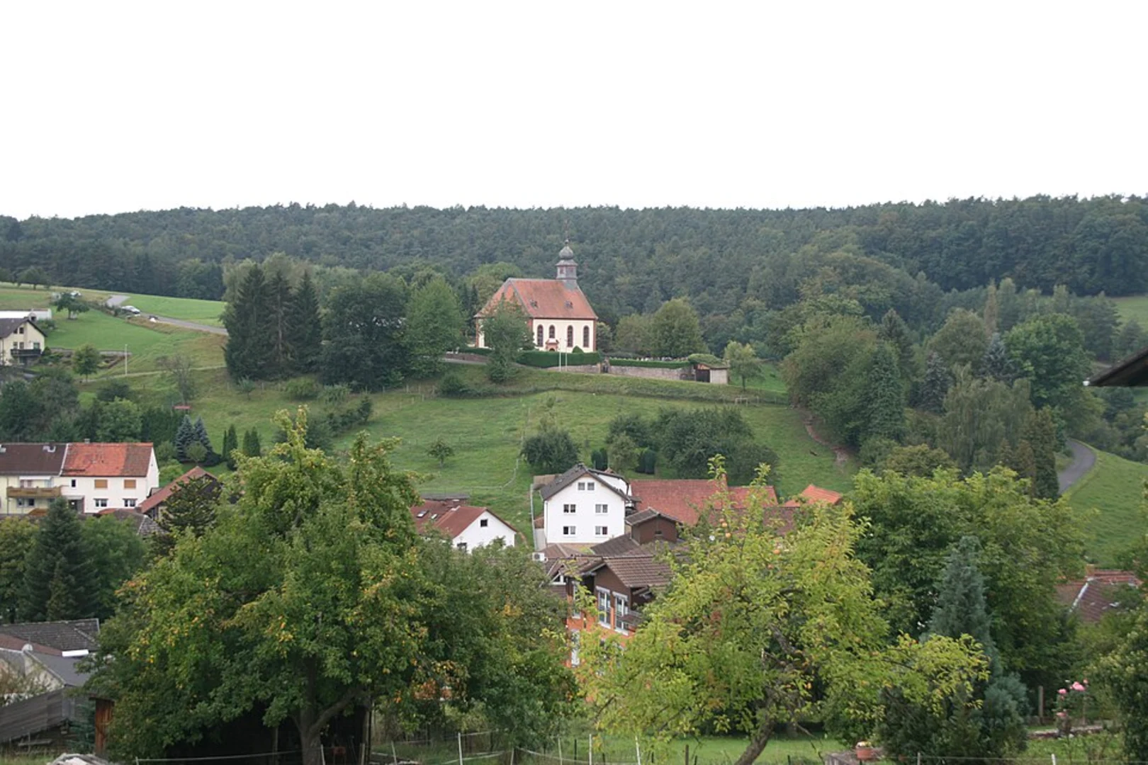 An image depicting the trail Lützel to Lahnquellteich Walk via Rothaarsteig and its surrounding area.