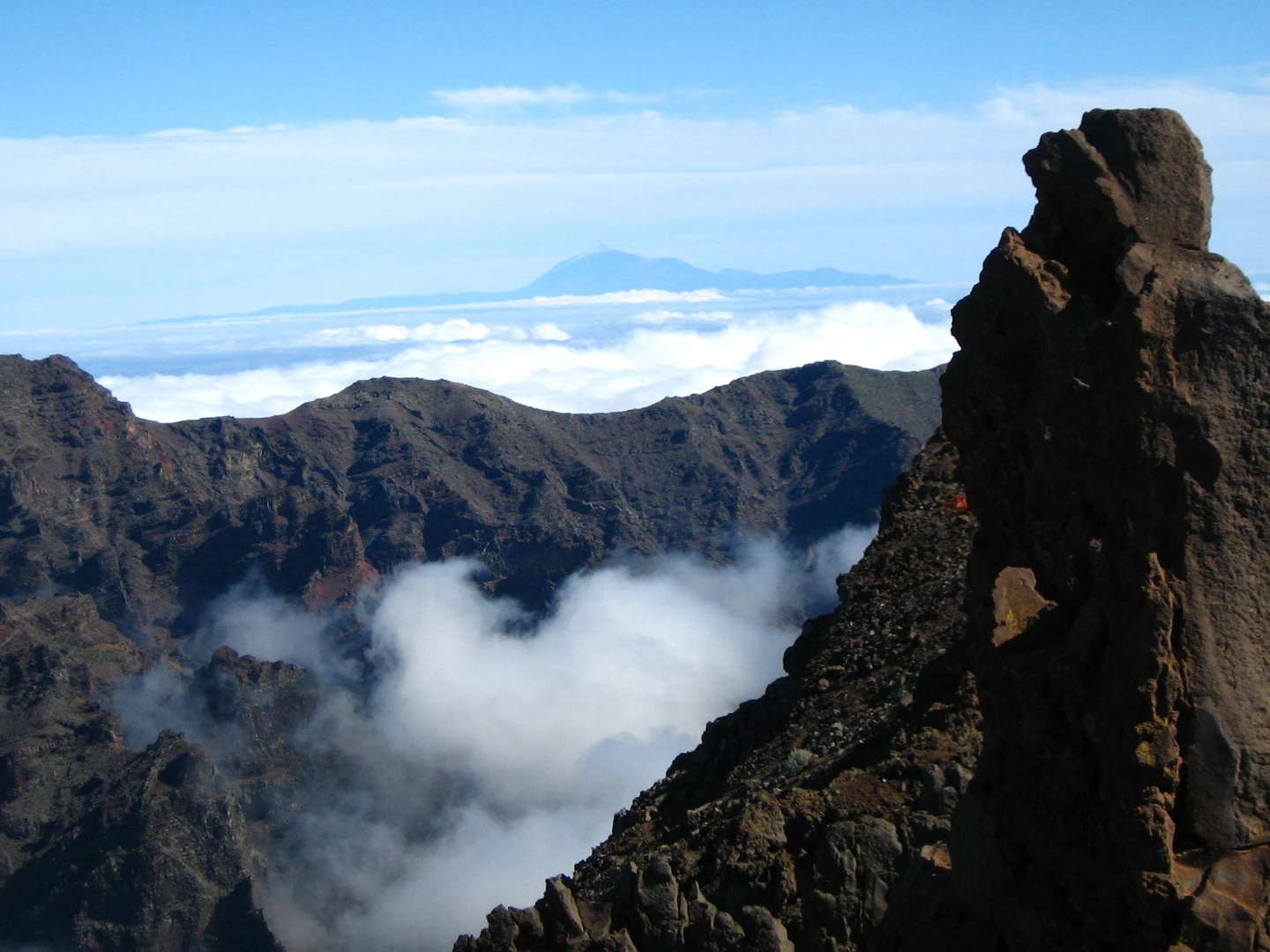 An image depicting the trail Roques de García Loop and its surrounding area.