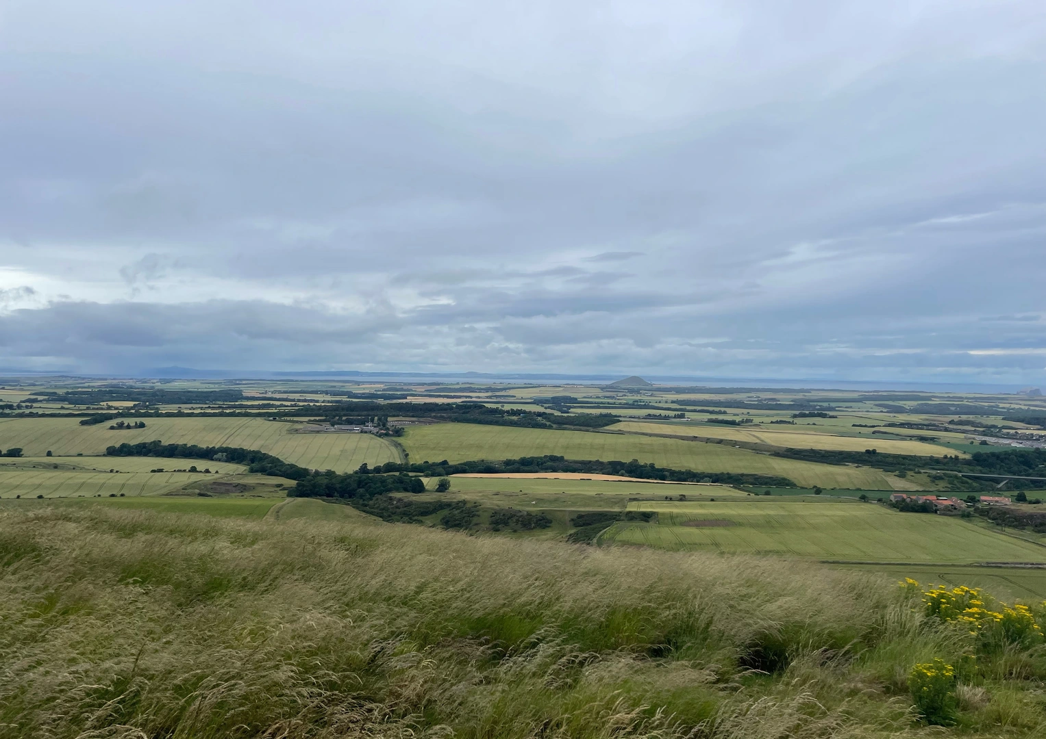 An image depicting the trail Dunbar to Traprain Law and its surrounding area.