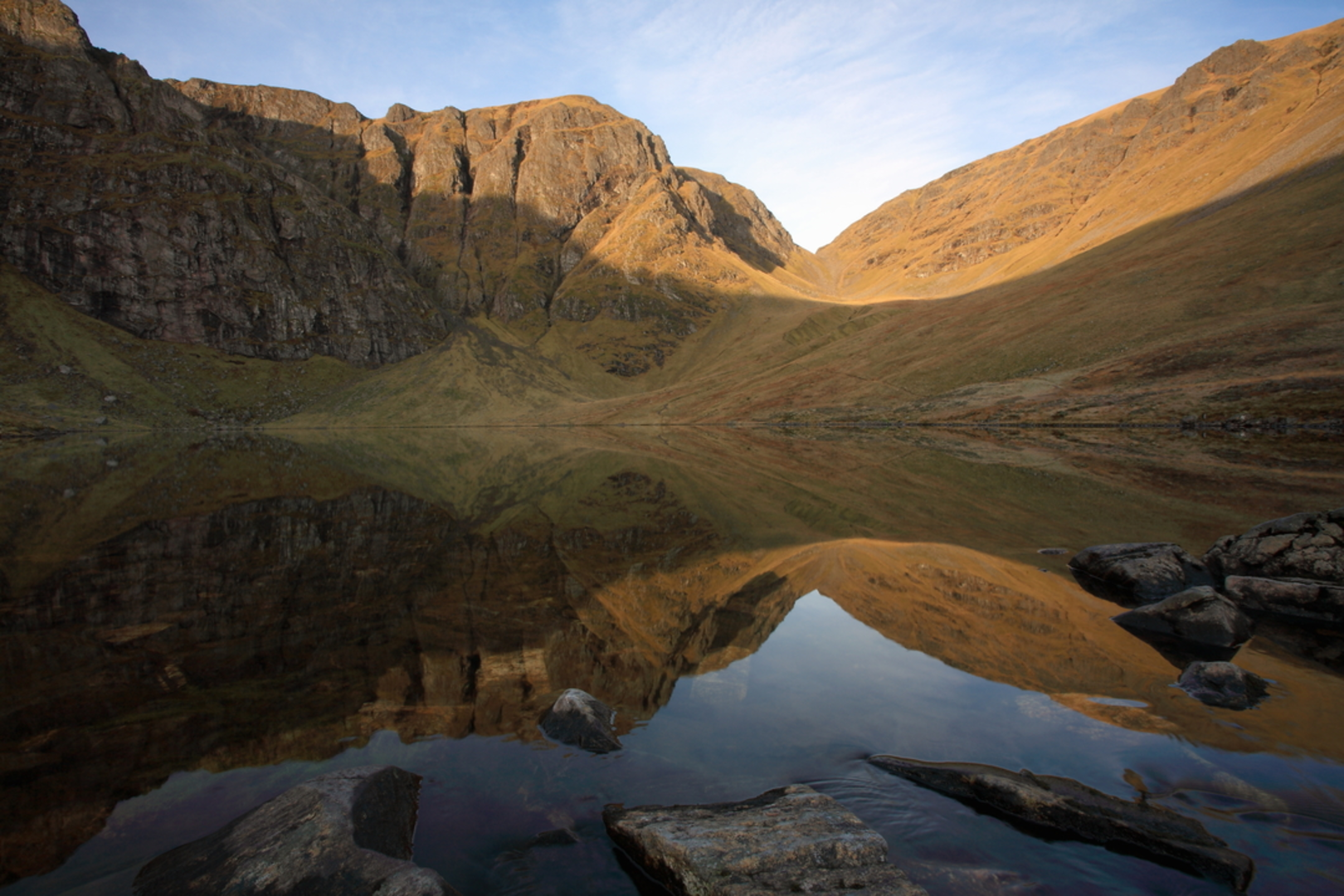 An image depicting the trail Creag Meagaidh and its surrounding area.
