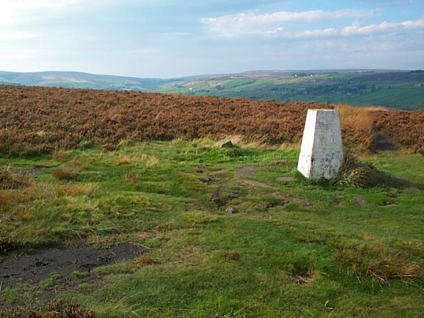 An image depicting the trail Penistone Hill Country Park Loop and its surrounding area.