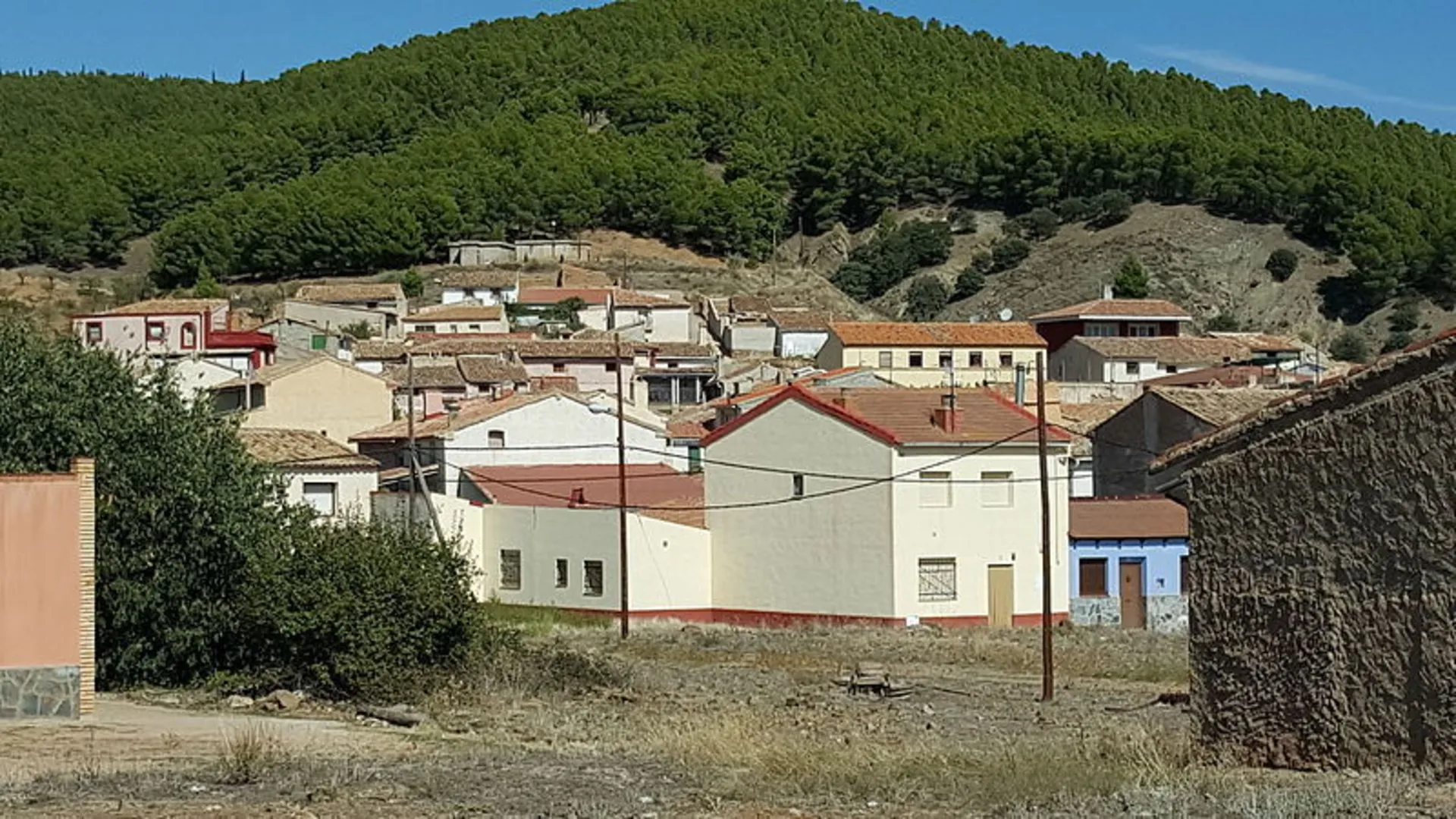 An image depicting the trail San Juan de Valtorres Route SL Z 20 and its surrounding area.