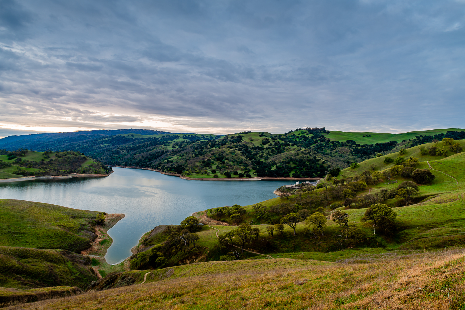 An image depicting the trail Lake Del Valle - Ridgeline - Hetch Hetchy Loop Trail and its surrounding area.