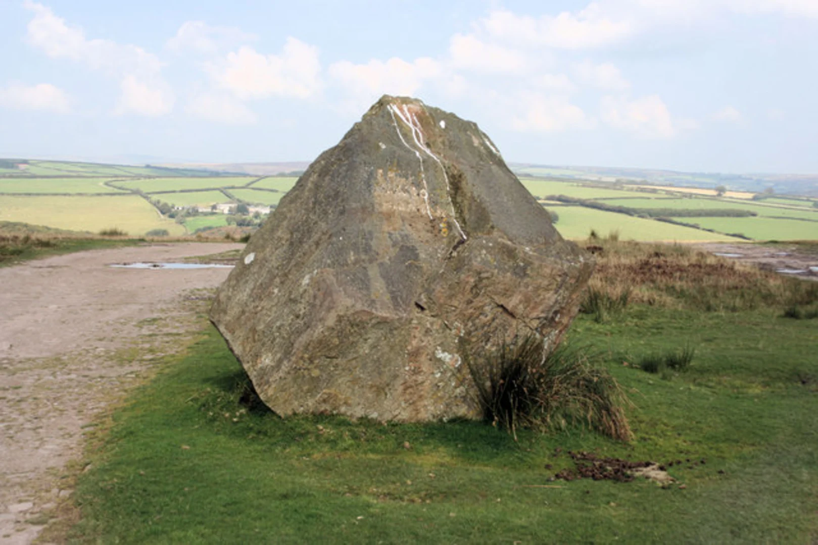 An image depicting the trail Brimblecombe Hill and Froude Hancock Memorial Loop and its surrounding area.