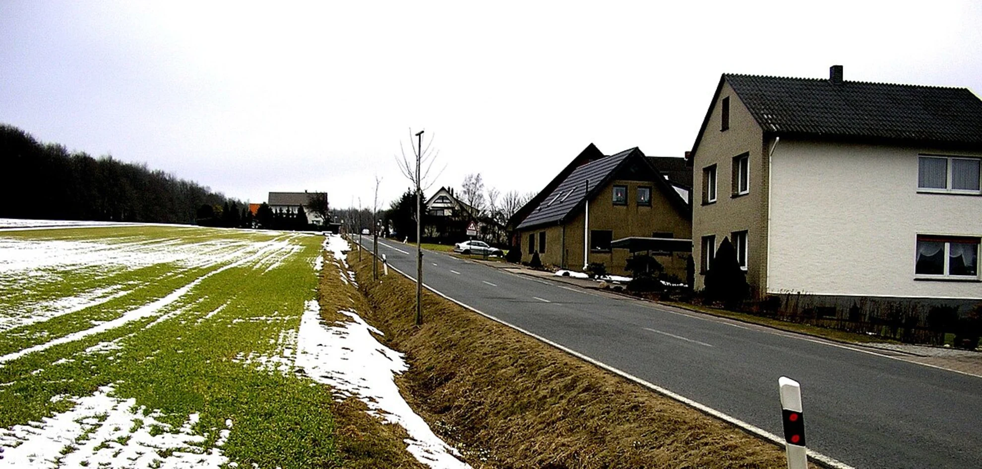 An image depicting the trail Wurzelkiefer Wolzig via Buscher Weg and Wolziger Weg and its surrounding area.