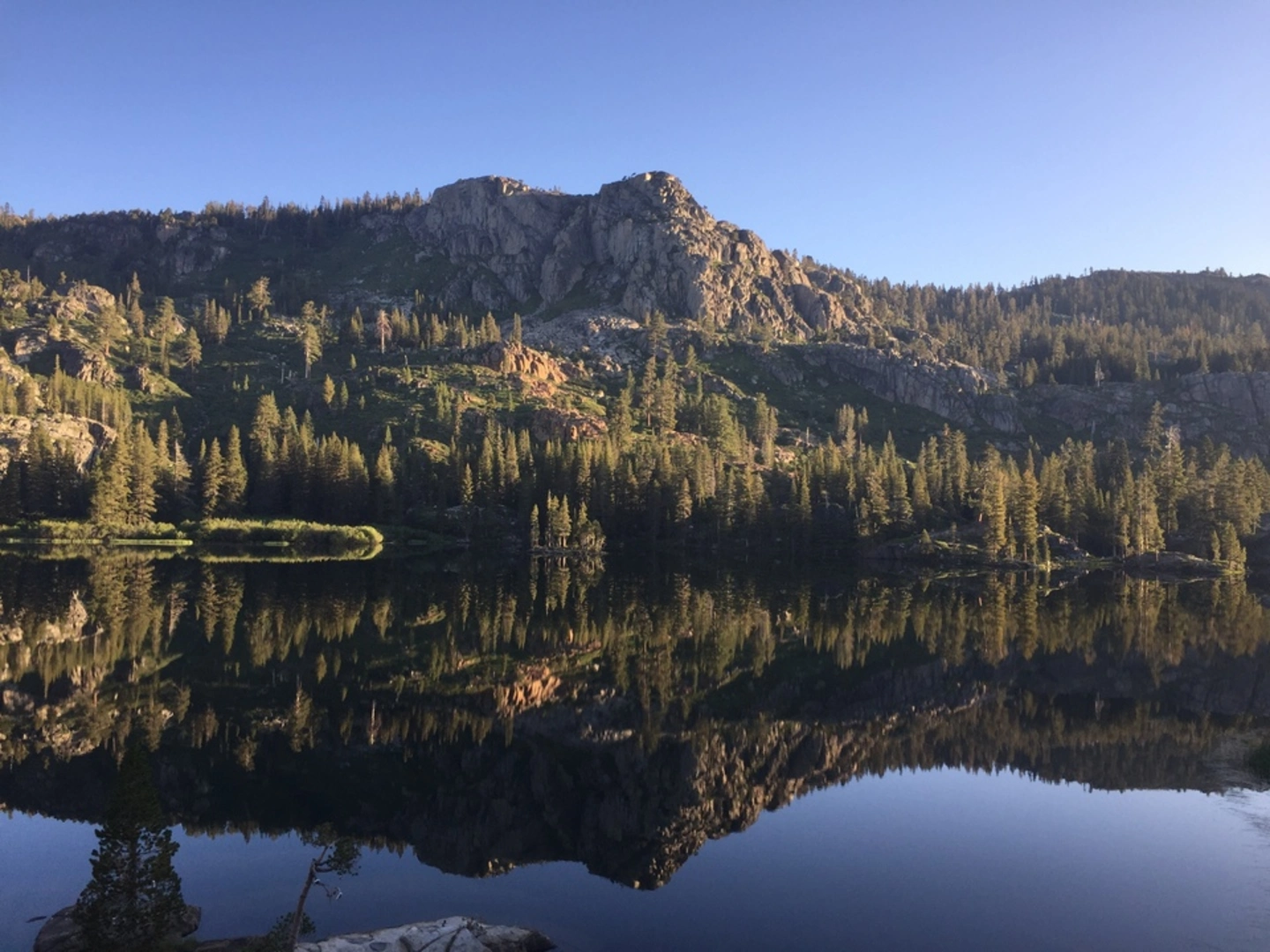An image depicting the trail Warren Lake and White Rock Lake via Summit Lake Trail and its surrounding area.