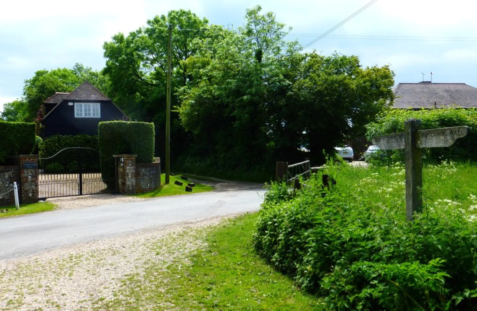 An image depicting the trail Coombe Cross and East Meon Southern Loop and its surrounding area.