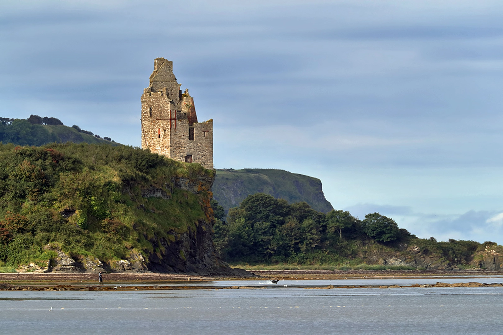 An image depicting the trail Seafeild to the Head of Ary via Greenan Castle and its surrounding area.