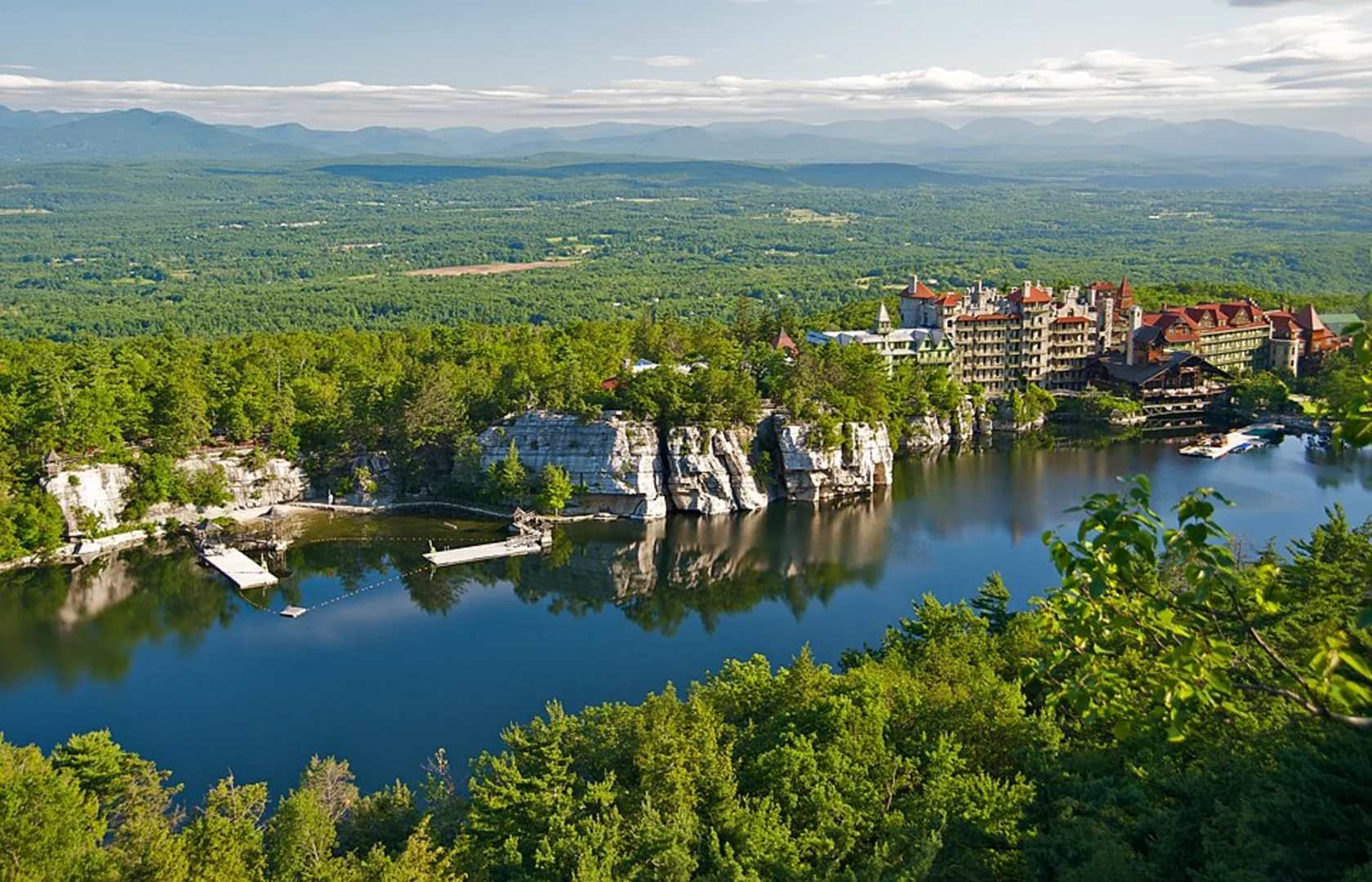 An image depicting the trail Skytop Reservoir Loop Trail and its surrounding area.