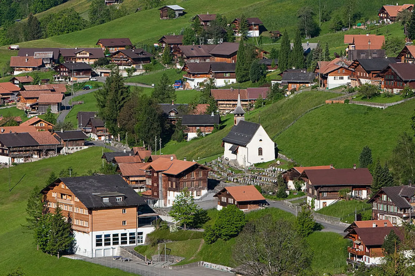 An image depicting the trail Niederhorn - Habkern and its surrounding area.