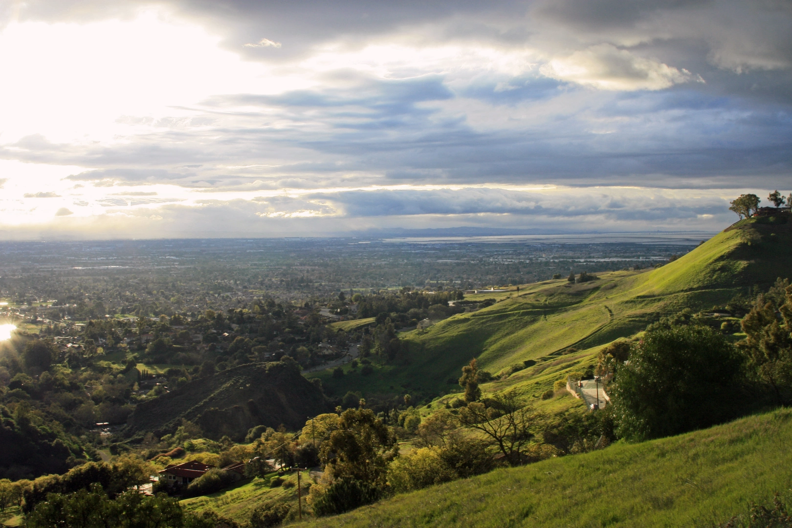 An image depicting the trail Eagle Rock Trail - Alum Rock Park and its surrounding area.