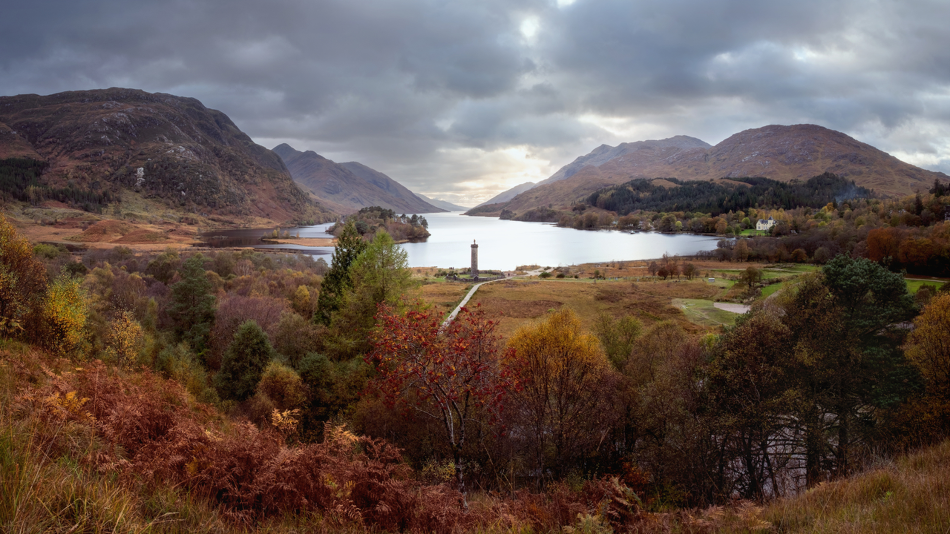 An image depicting the trail Sgùrr nan Coireachan - Glenfinnan and its surrounding area.