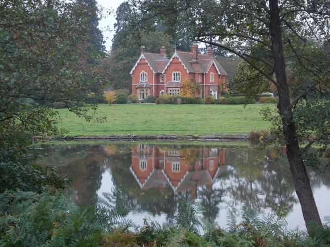 Obelisk Pond, The Savill Garden and Windsor Great Park Loop - Egham Wick