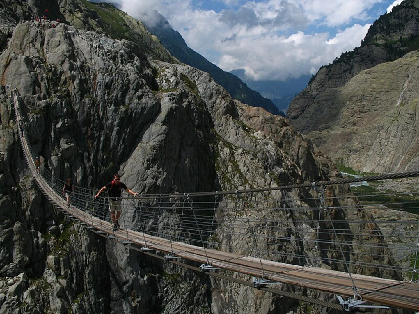 An image depicting the trail Trift Bridge Loop and its surrounding area.