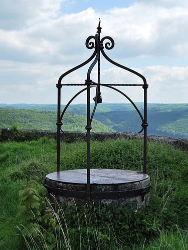 Ruine Hohenurach and Uracher Wasserfall Loop