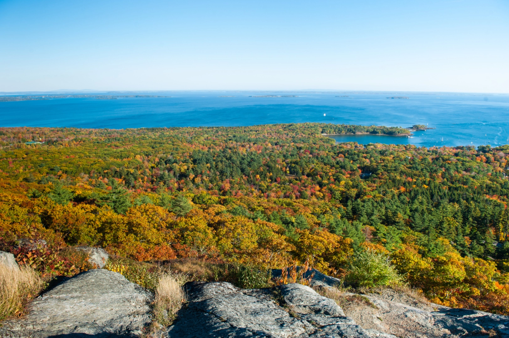 An image depicting the trail Mount Battie Observatory and its surrounding area.