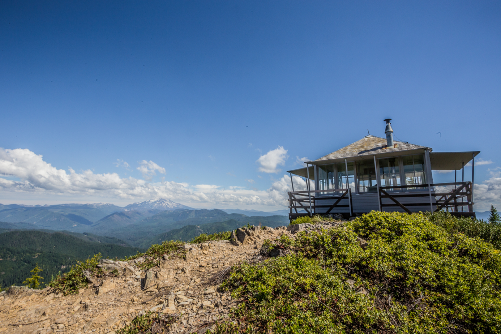 An image depicting the trail Gold Butte Lookout Trail and its surrounding area.