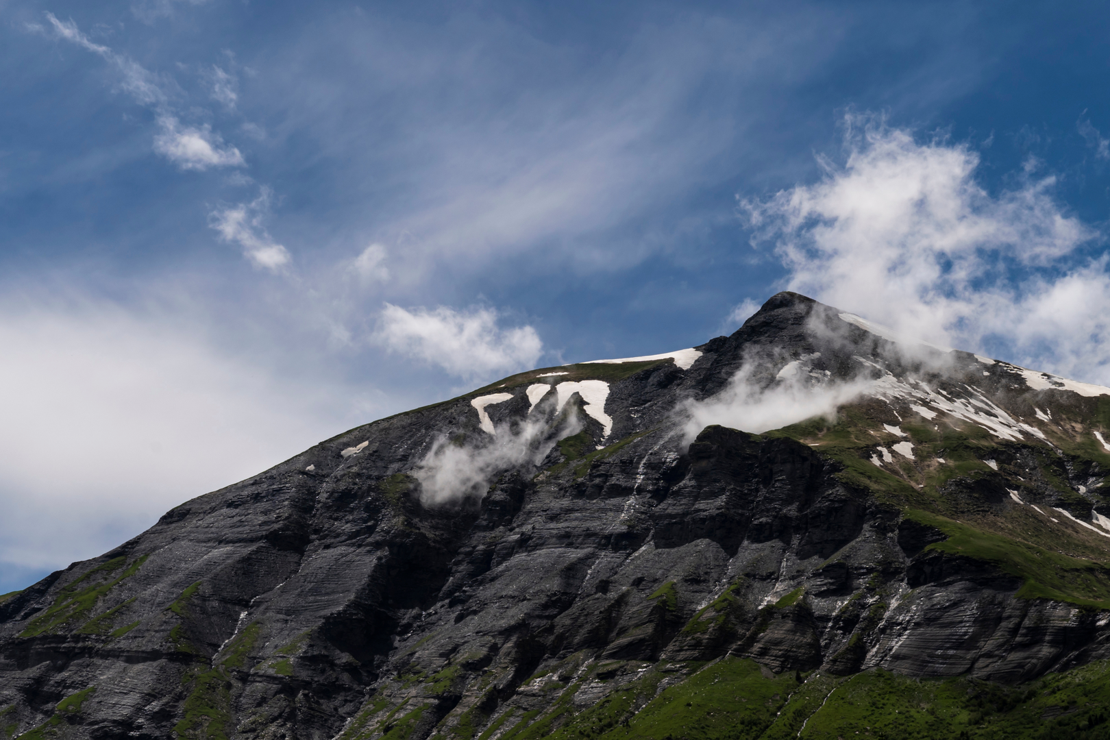 An image depicting the trail Aiguille Croche and its surrounding area.