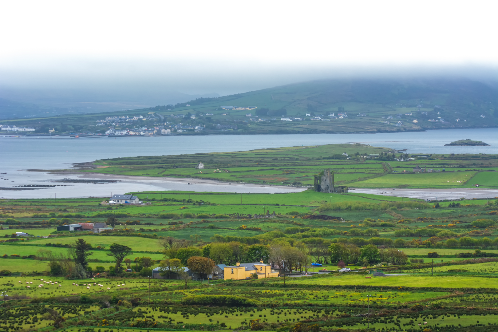 An image depicting the trail Cahirsiveen - Carhan Letter Loop and its surrounding area.