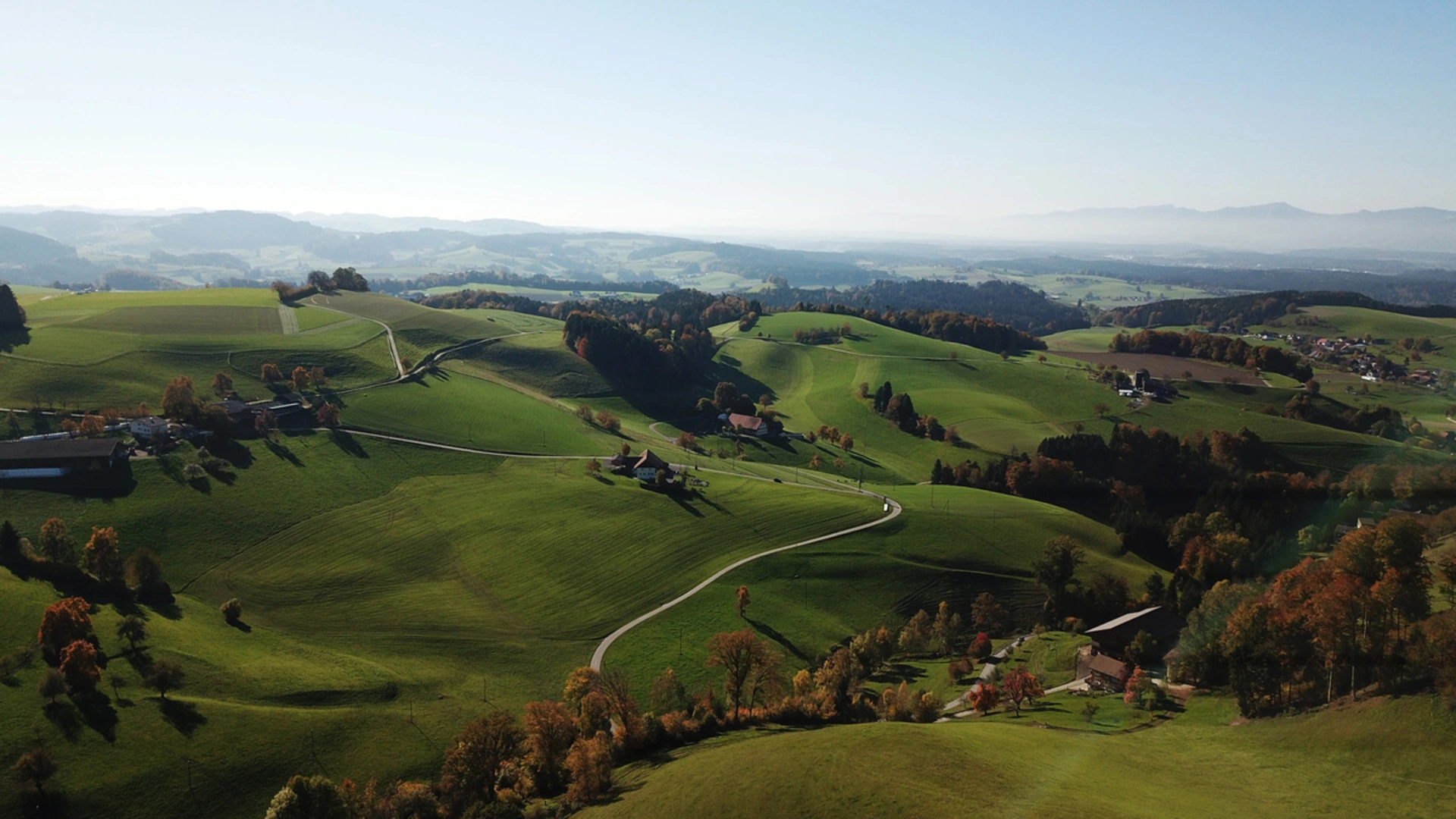 An image depicting the trail Kapellenweg im Pfaffnerntal Rundwanderung and its surrounding area.