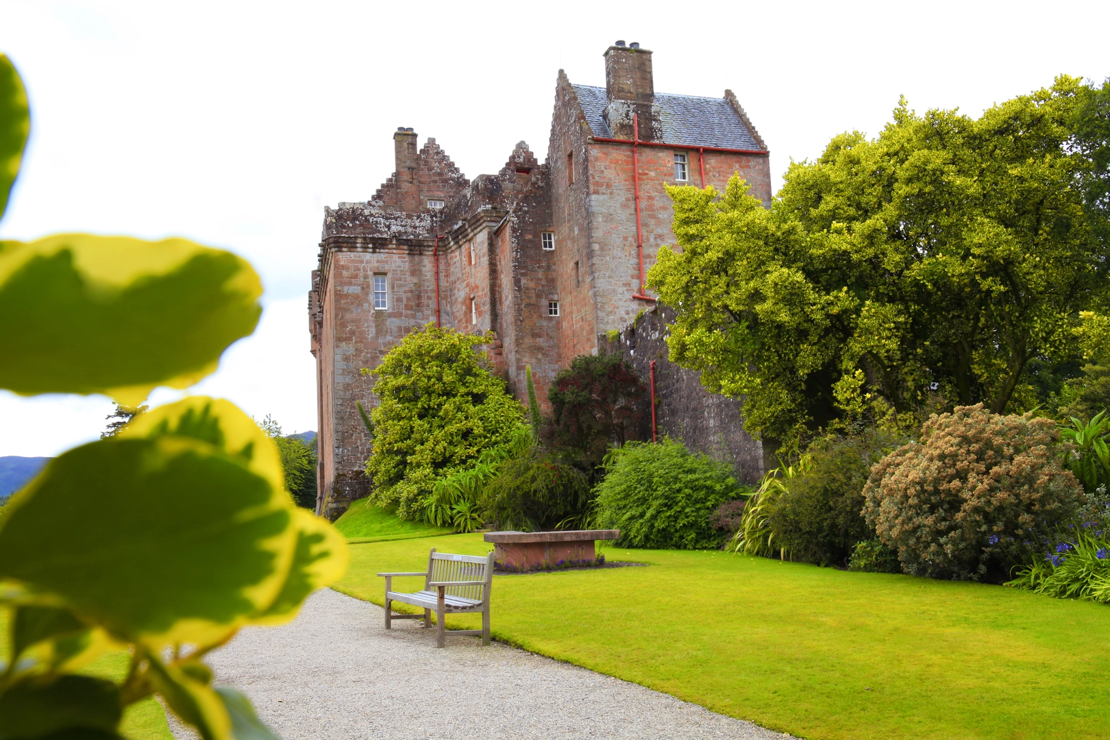 An image depicting the trail Cnocan Wood, Merkland Wood, Brodick Castle and Brodick Bay and its surrounding area.
