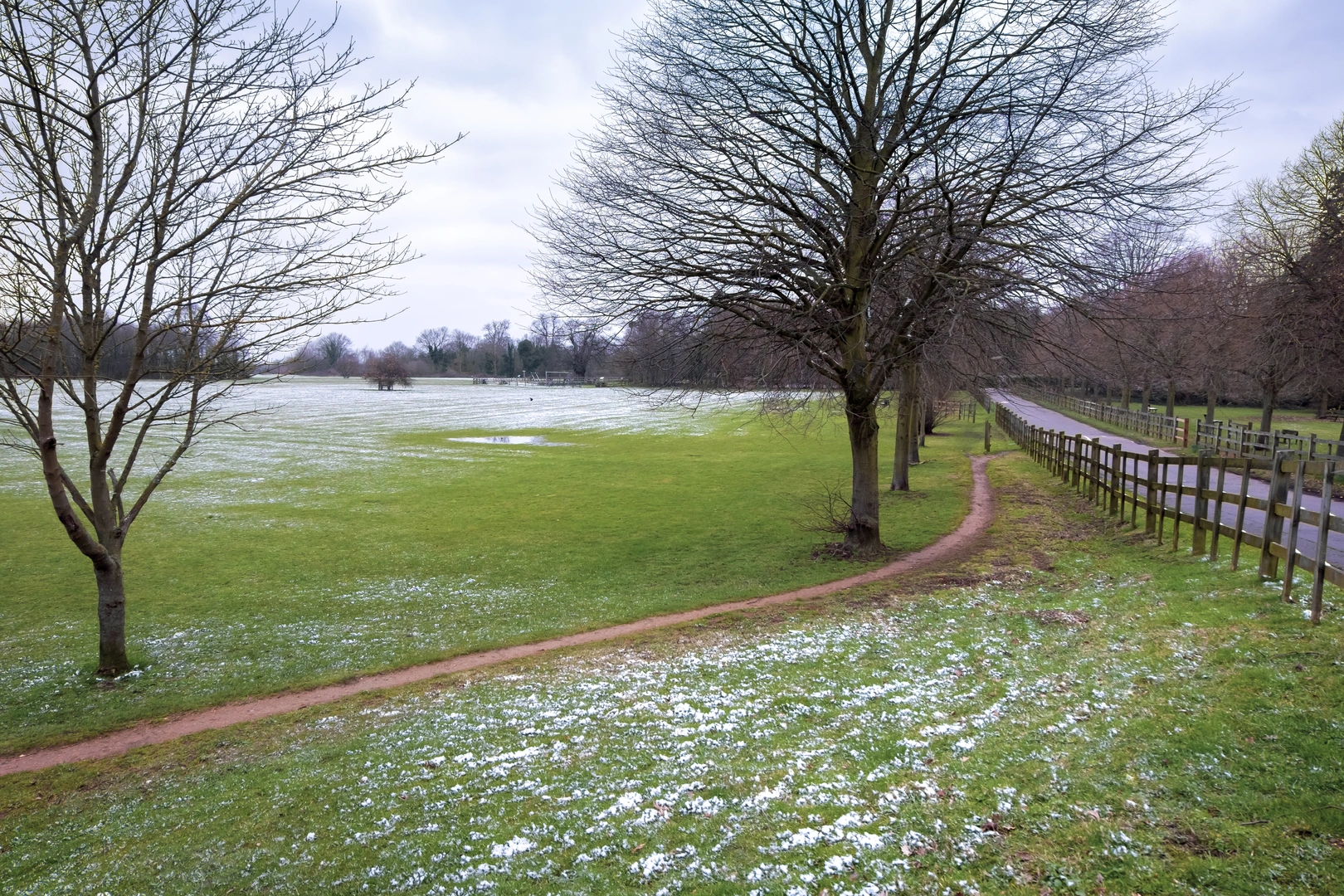 An image depicting the trail Hillingdon Trail and its surrounding area.