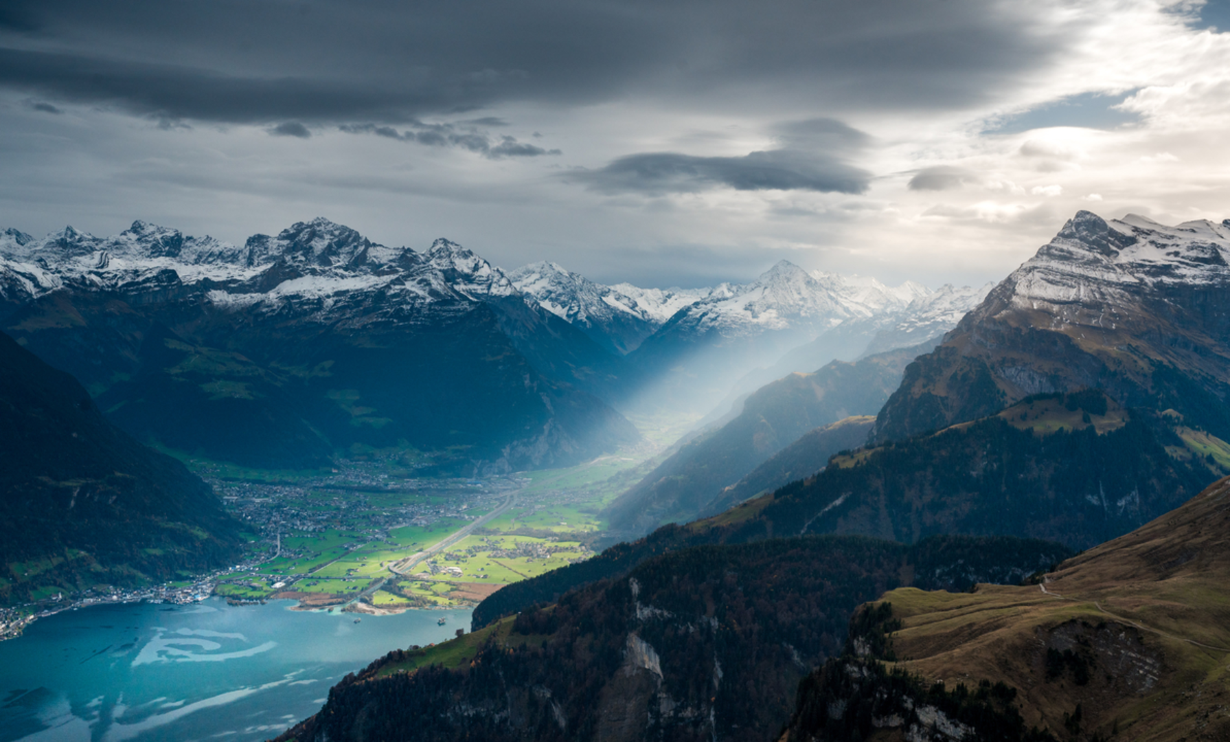 An image depicting the trail Schächen Valley High-Level Path and its surrounding area.