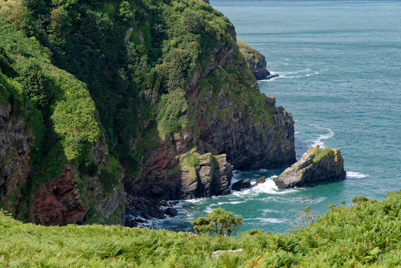 An image depicting the trail Valley of Rocks and its surrounding area.