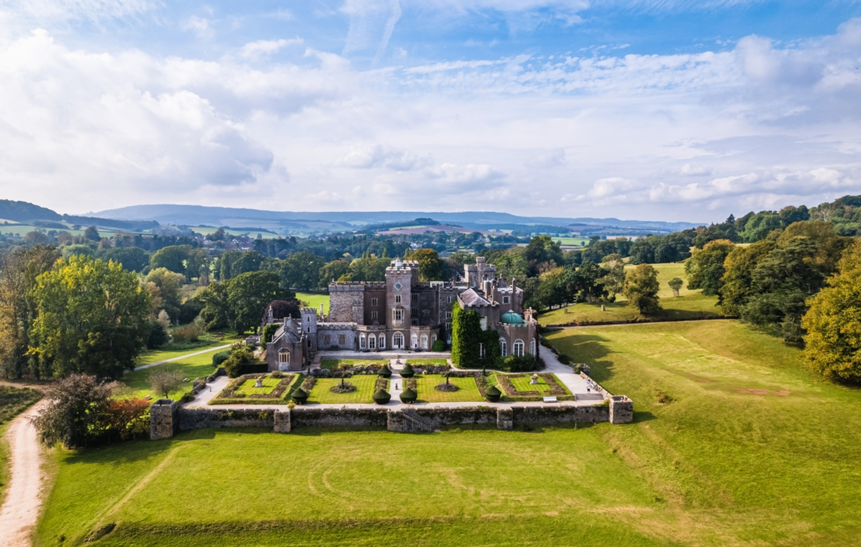 An image depicting the trail Cofton - Powderham Park and Kenton Walk and its surrounding area.