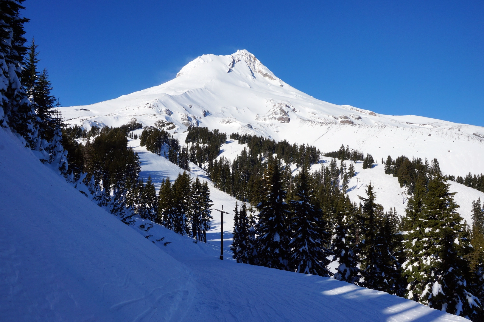 An image depicting the trail Pacific Crest Trail - Mount Hood To Mount Mcgloughlin and its surrounding area.