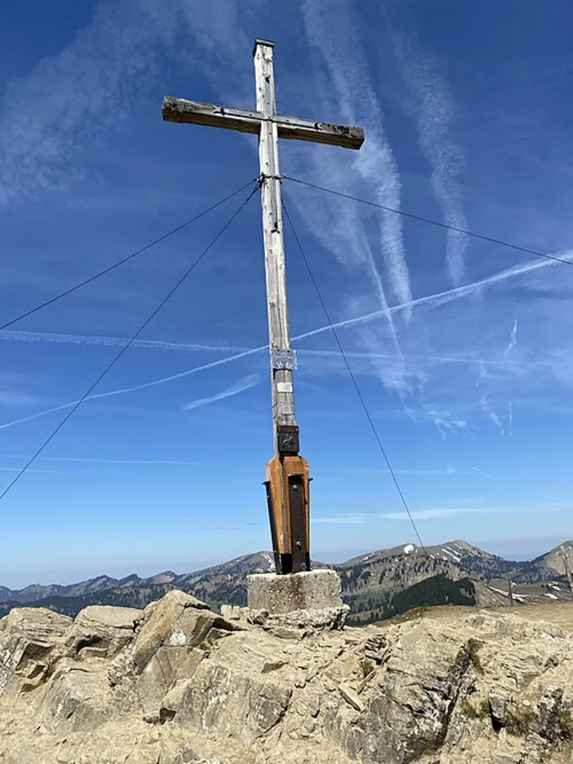 An image depicting the trail Wannenkopf, Bolgen, Hinterbolgen Bolgengrat and Riedberger Horn Loop - Grasgehren and its surrounding area.