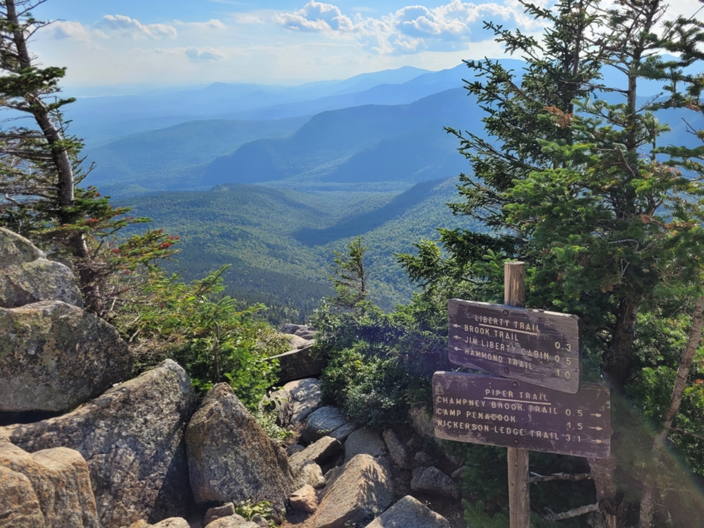 An image depicting the trail Middle Sister Trail via Carter Ledge Trail and its surrounding area.
