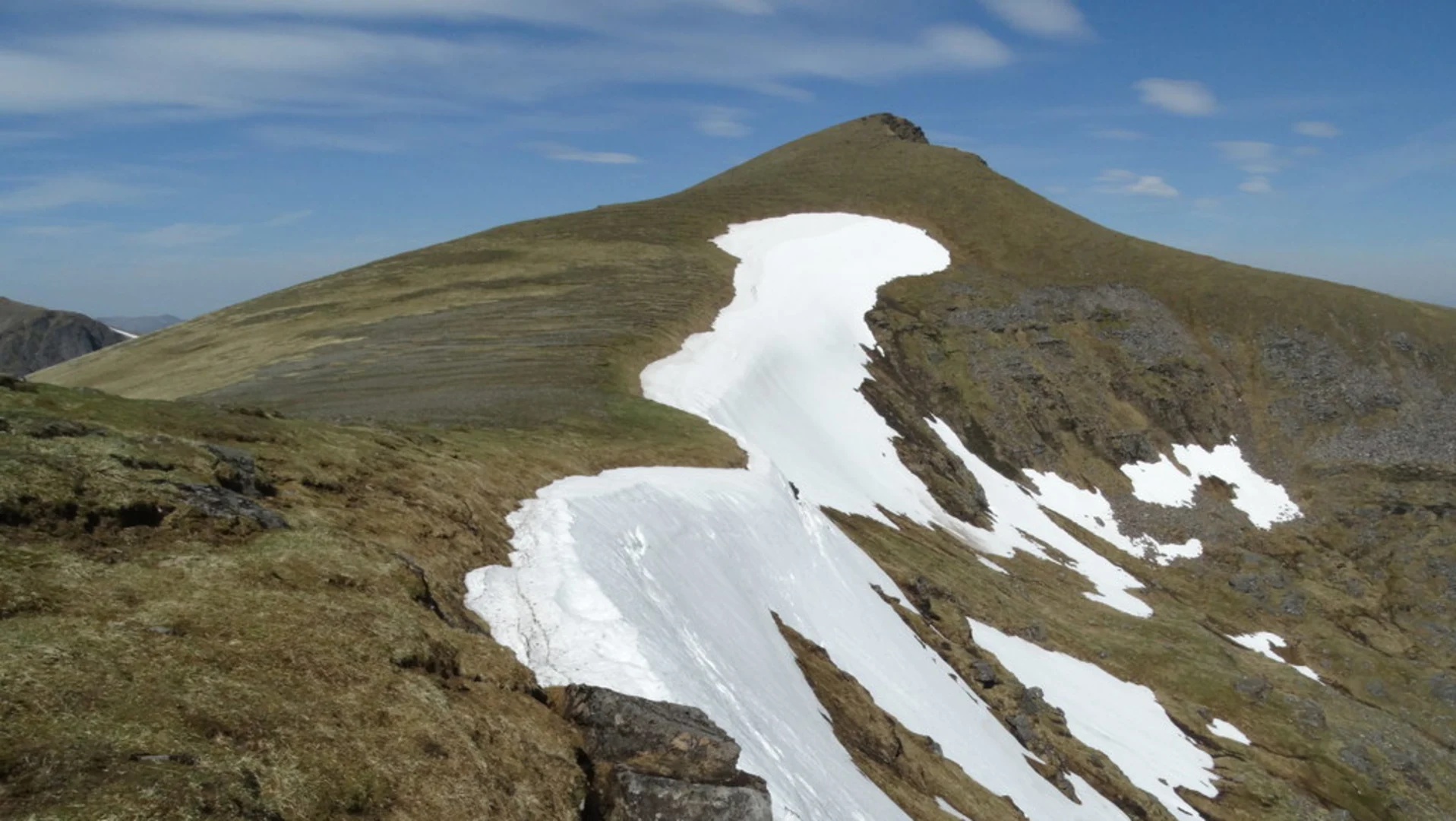 An image depicting the trail Sgùrr Mòr and its surrounding area.