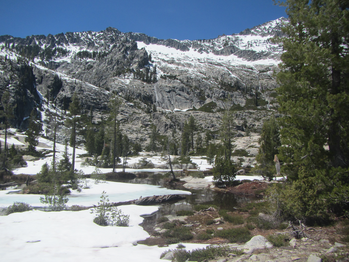 An image depicting the trail Little Boulder Lake, Boulder Lake, Lilypad Lake, Shimmy Lake via Deer Flat Trail and its surrounding area.