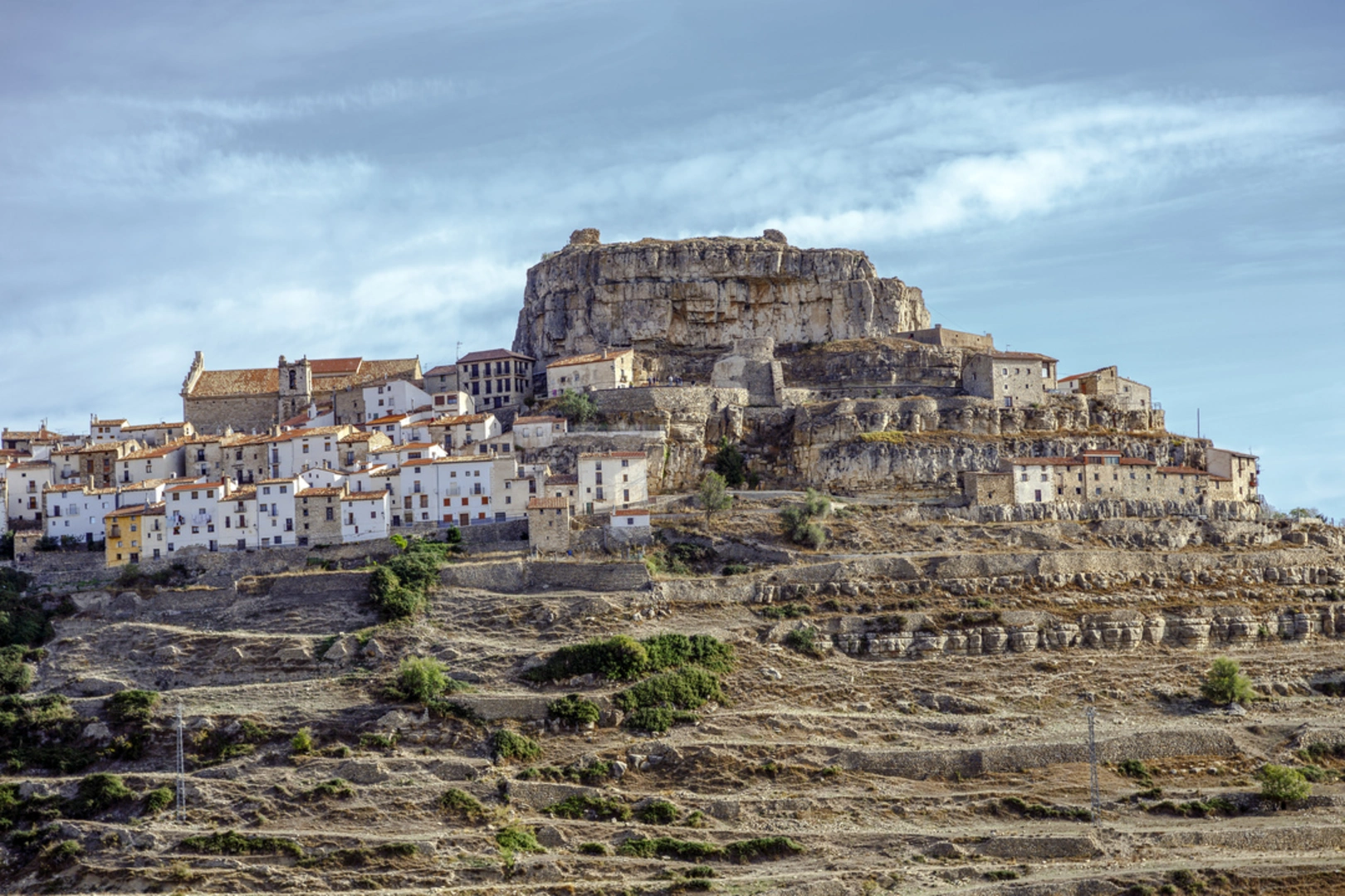 An image depicting the trail Cami del Roure de les Berrugues PR CV 387 and its surrounding area.