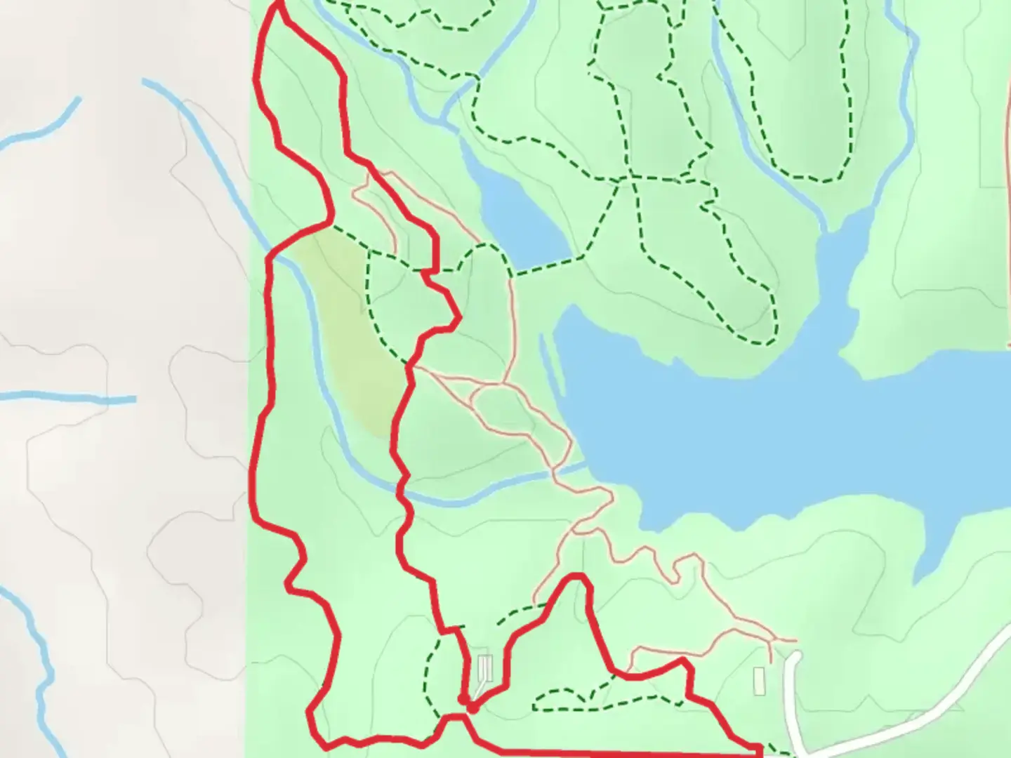 An image depicting the trail Lake Carlton Overlook Loop and its surrounding area.