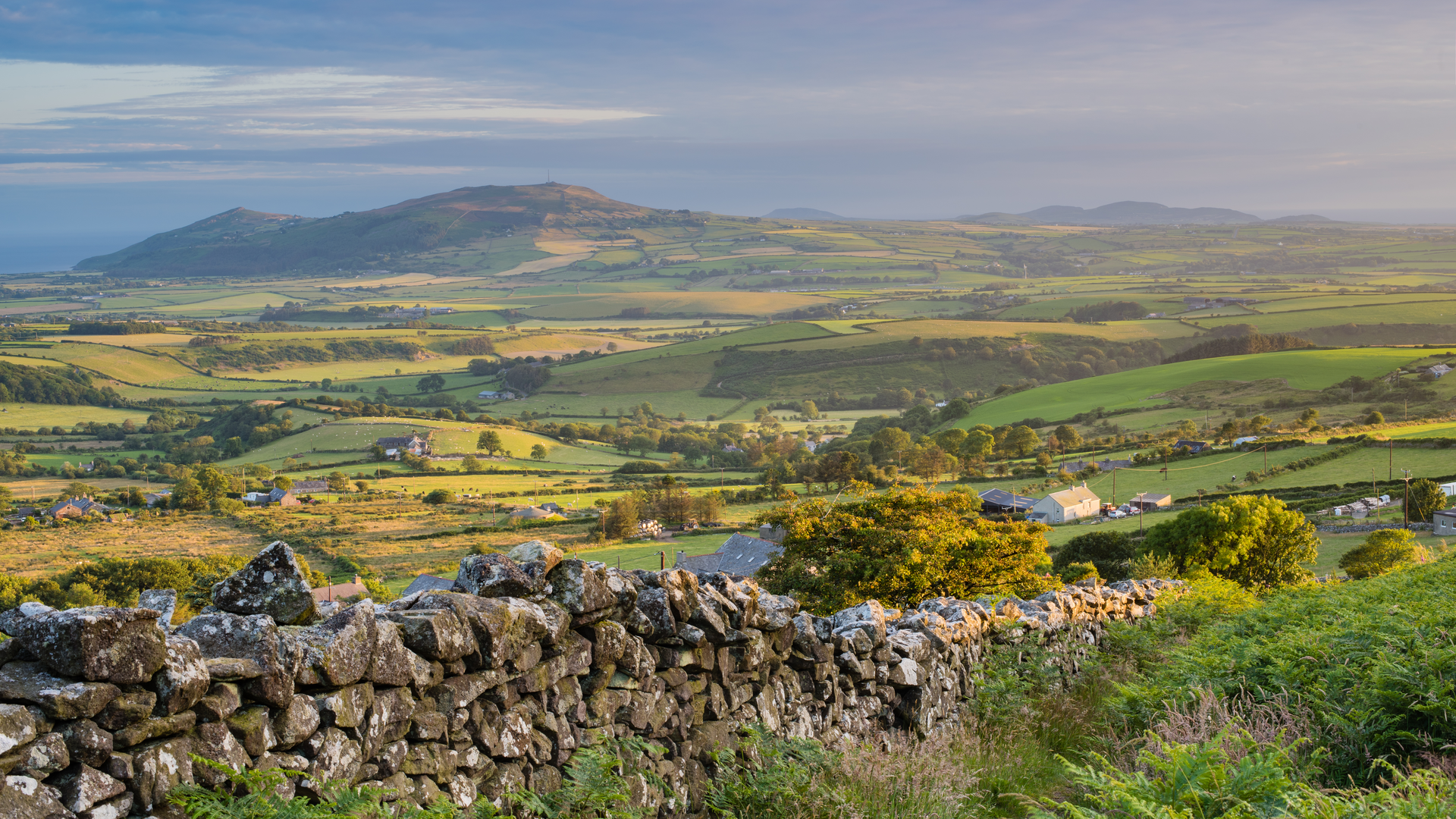 An image depicting the trail Carn Fadryn Hillfort from Garnfadryn and its surrounding area.