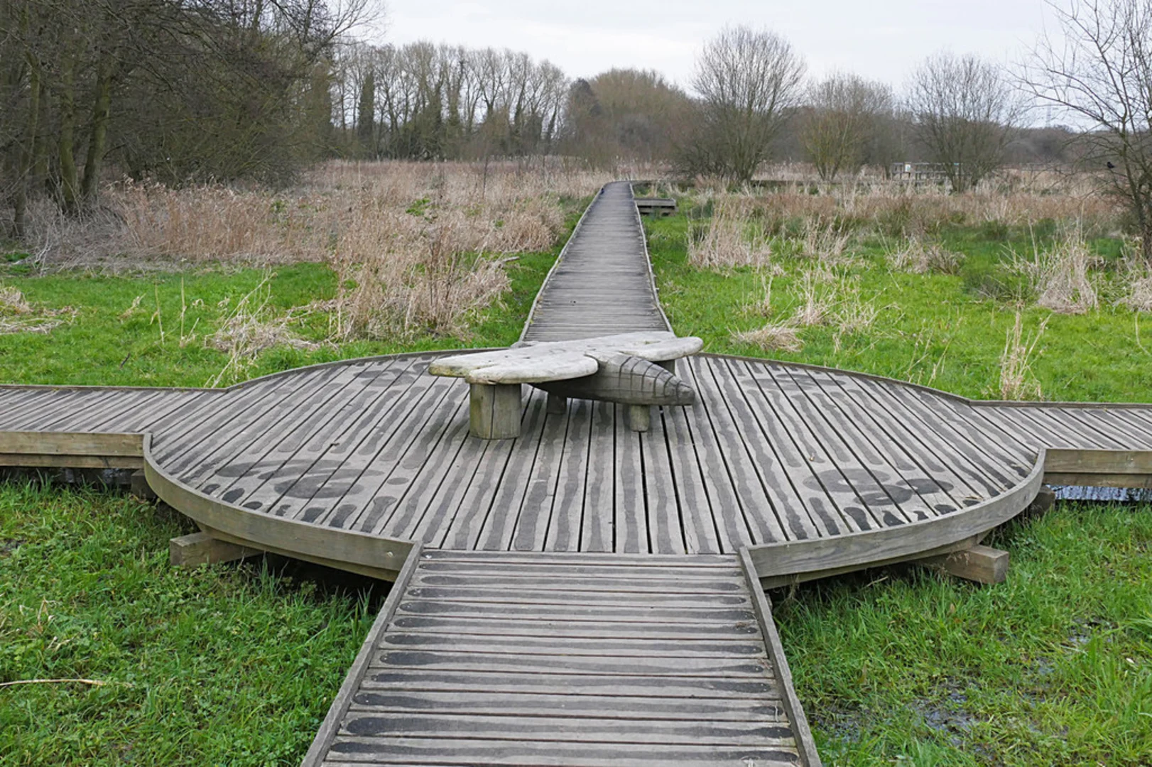 An image depicting the trail Guildford Riverside Park Nature Reserve Walk and its surrounding area.