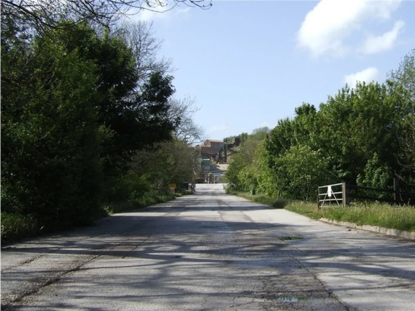 An image depicting the trail Fishponds Hollow Lake, Gander Well and Wootton Park Loop and its surrounding area.