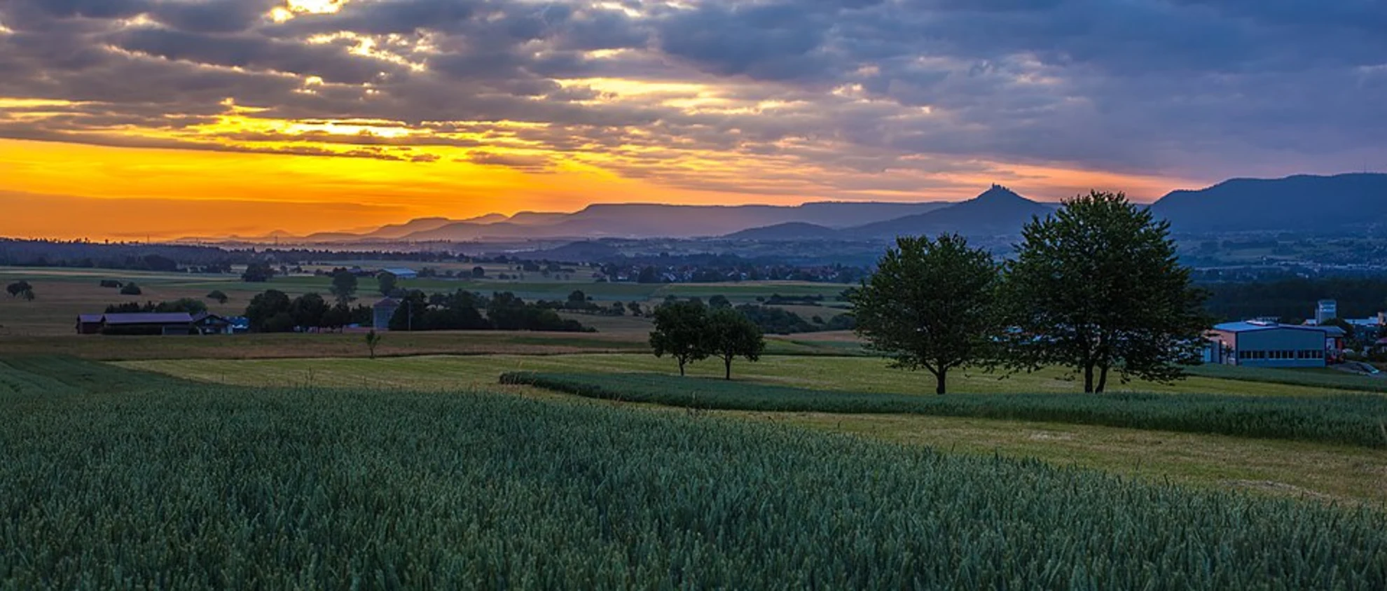 An image depicting the trail Rote Raute and Traufgand Zollernburg and its surrounding area.