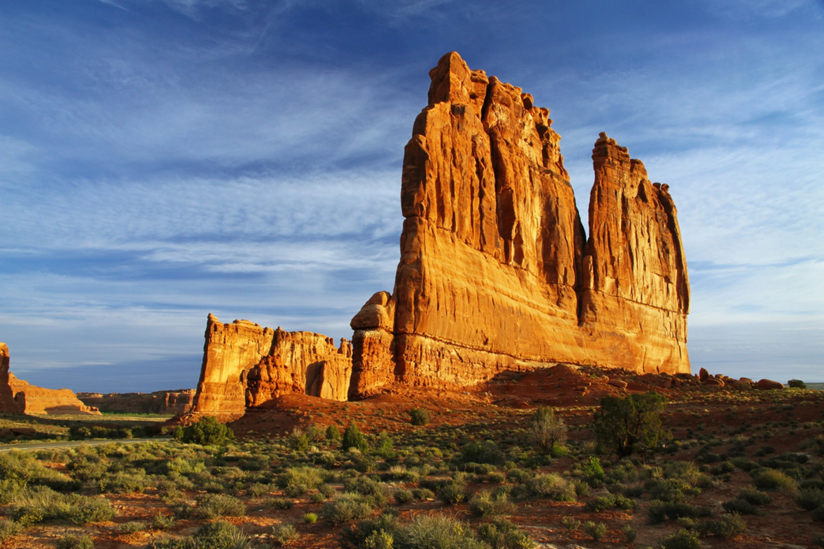 An image depicting the trail Lower Courthouse Wash Trail and its surrounding area.
