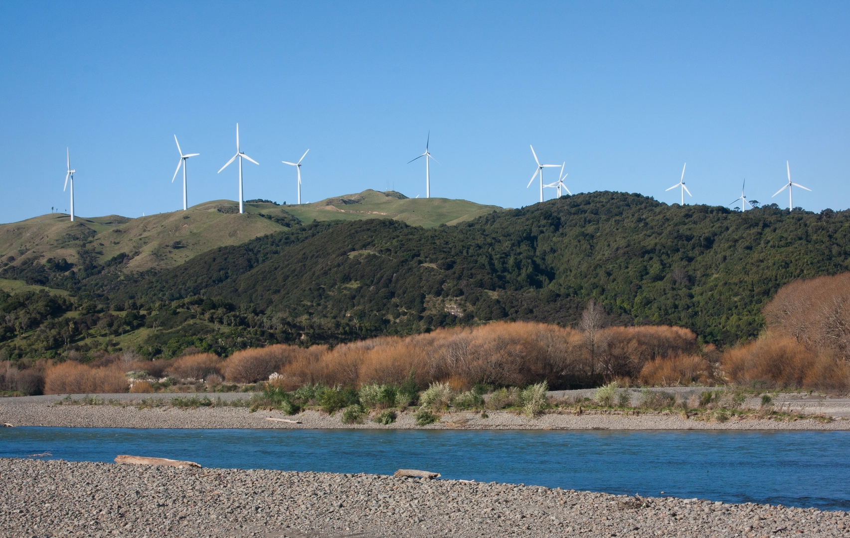 An image depicting the trail Pohangina Valley Scenic Drive and its surrounding area.