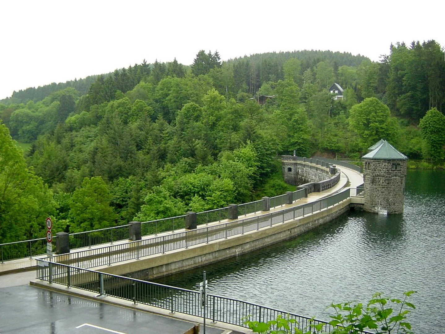 An image depicting the trail Talsperre Lichtenberg and Vorsperre Dittersbach Loop and its surrounding area.
