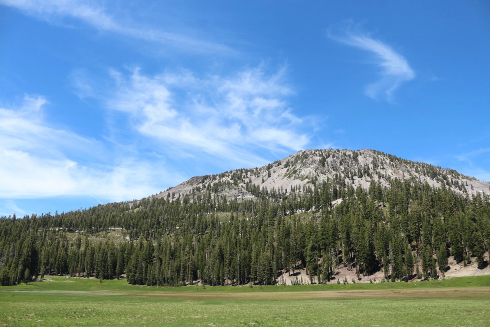 An image depicting the trail Terrace, Shadow, and Cliff Lakes Trail and its surrounding area.