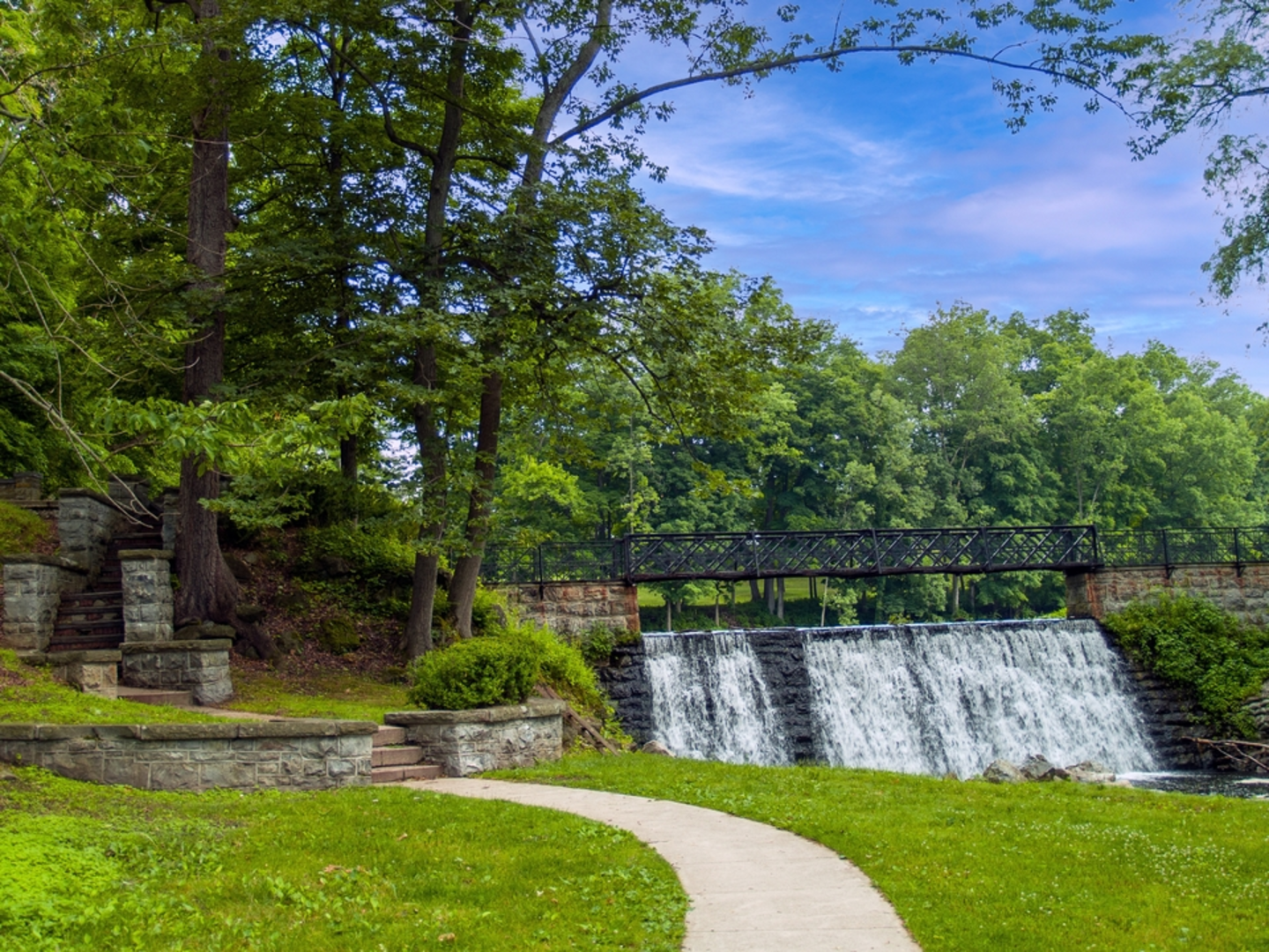 An image depicting the trail Paulinskill Valley Trail and its surrounding area.