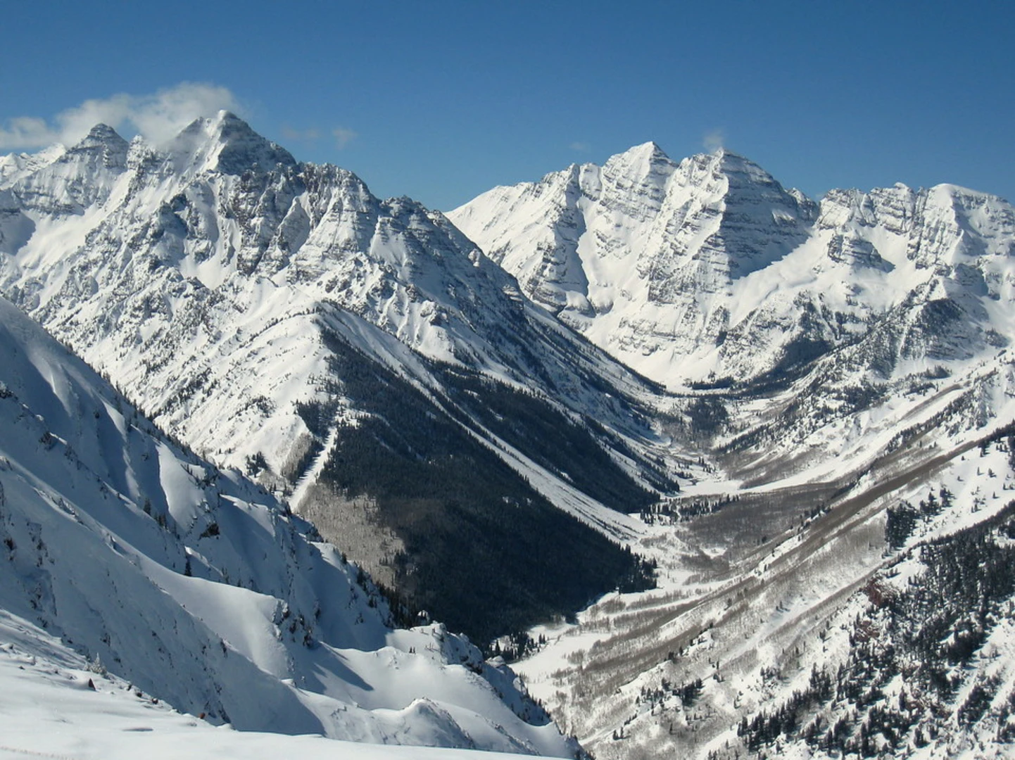 An image depicting the trail Maroon Peak Trail and its surrounding area.