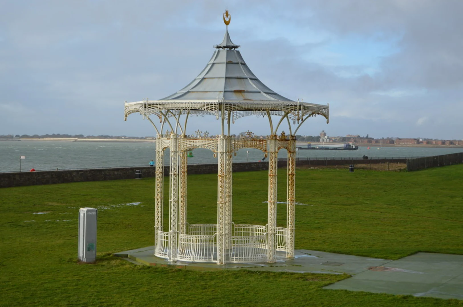 An image depicting the trail Clarence Pier and Southsea Common Loop and its surrounding area.