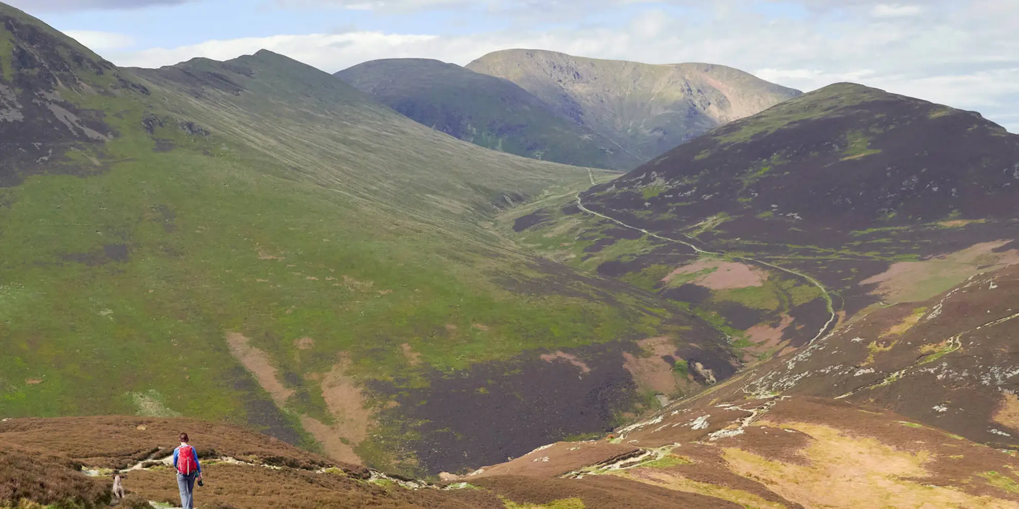An image depicting the trail Barrow Fell Walk and its surrounding area.